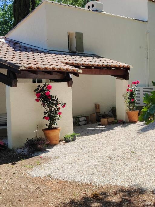 Villa Handres Nans-les-Pins Buitenkant foto